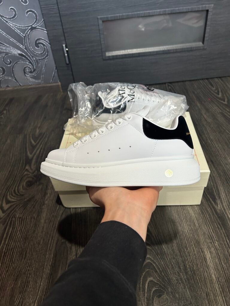 Alexander McQueen Oversized – White / Black