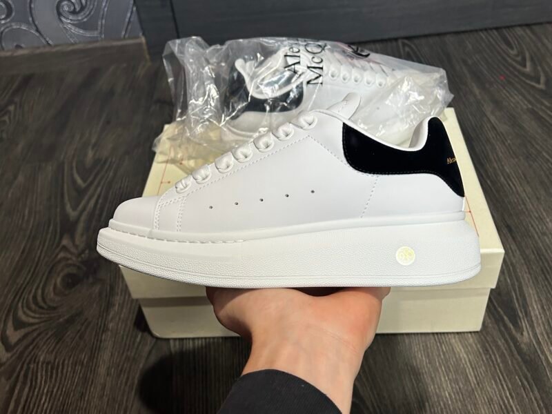 Alexander McQueen Oversized - White / Black