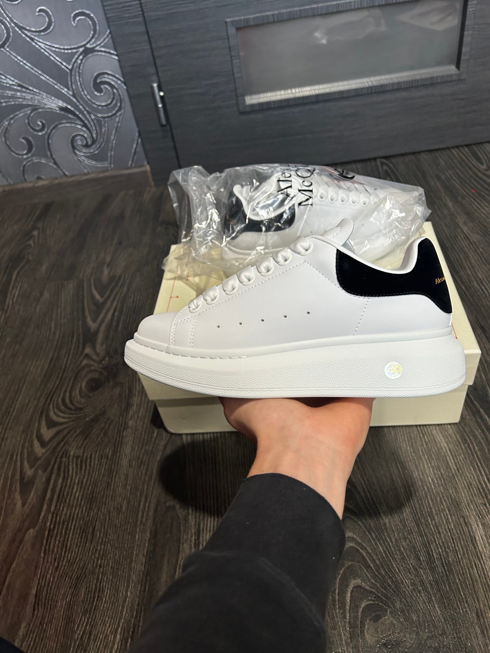 Alexander McQueen Oversized – White / Black