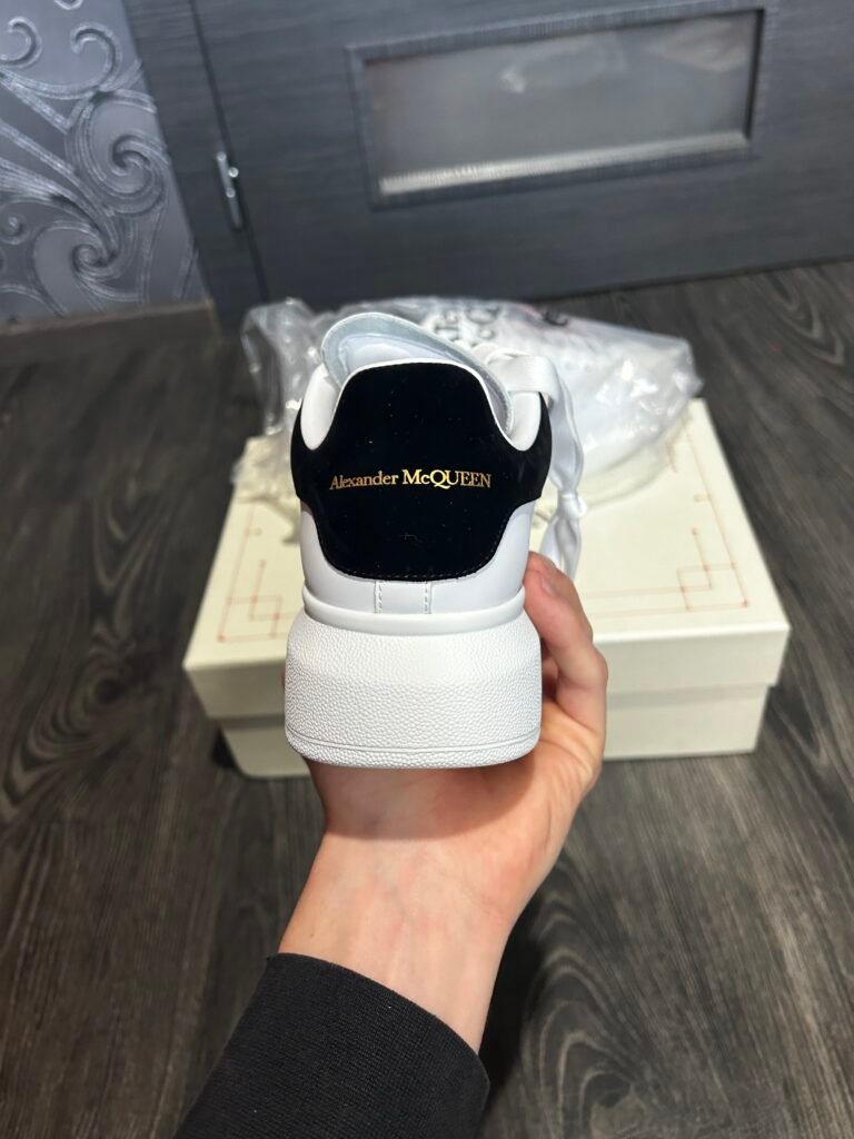 Alexander McQueen Oversized – White / Black