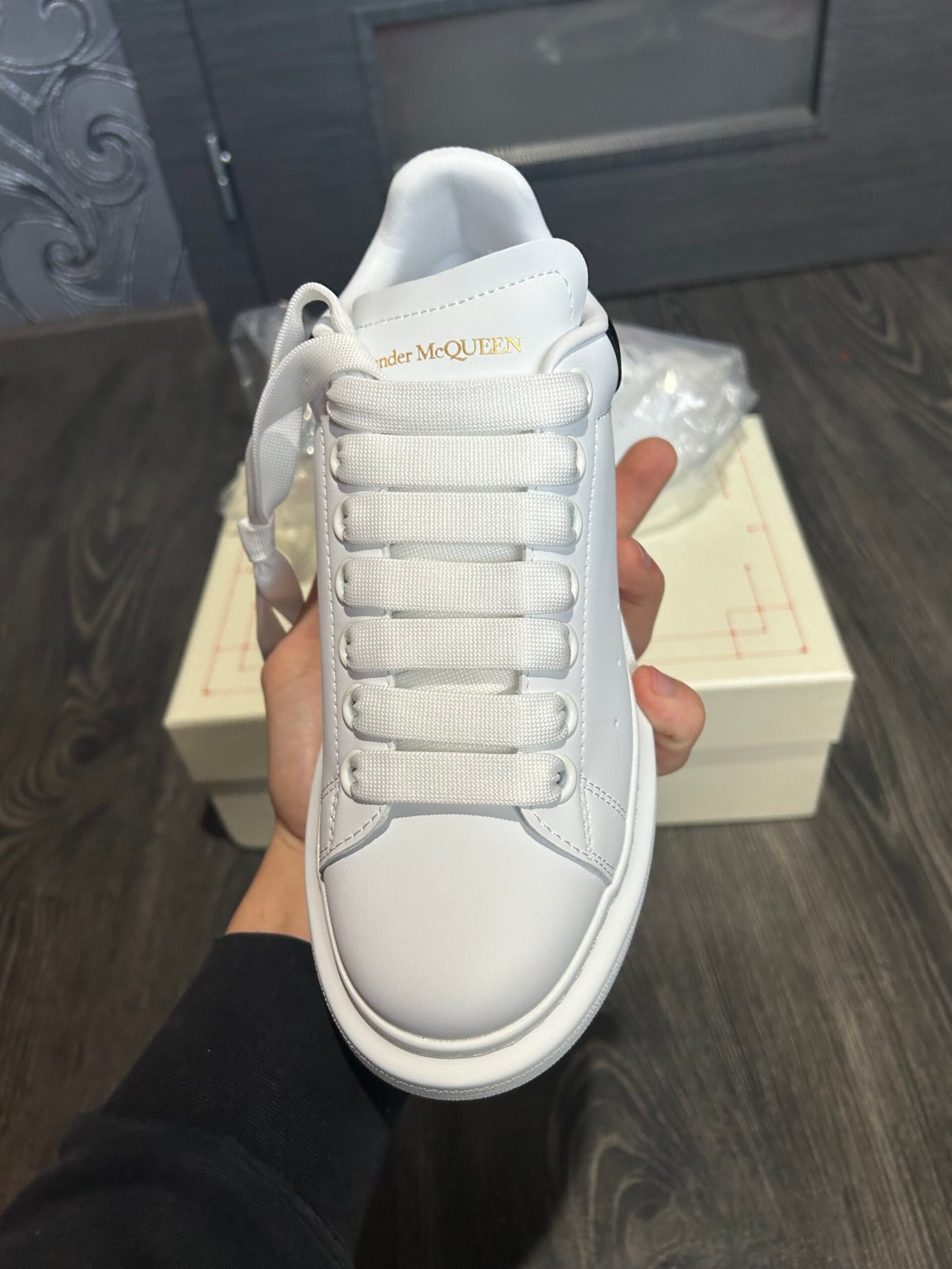 Alexander McQueen Oversized – White / Black