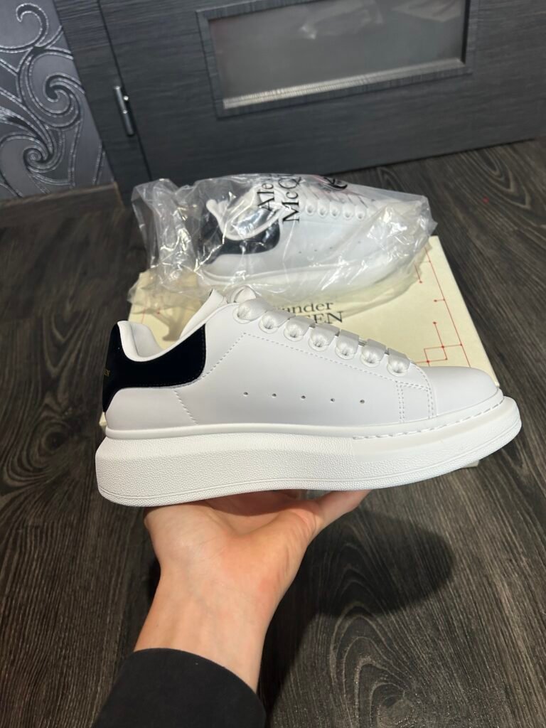 Alexander McQueen Oversized – White / Black