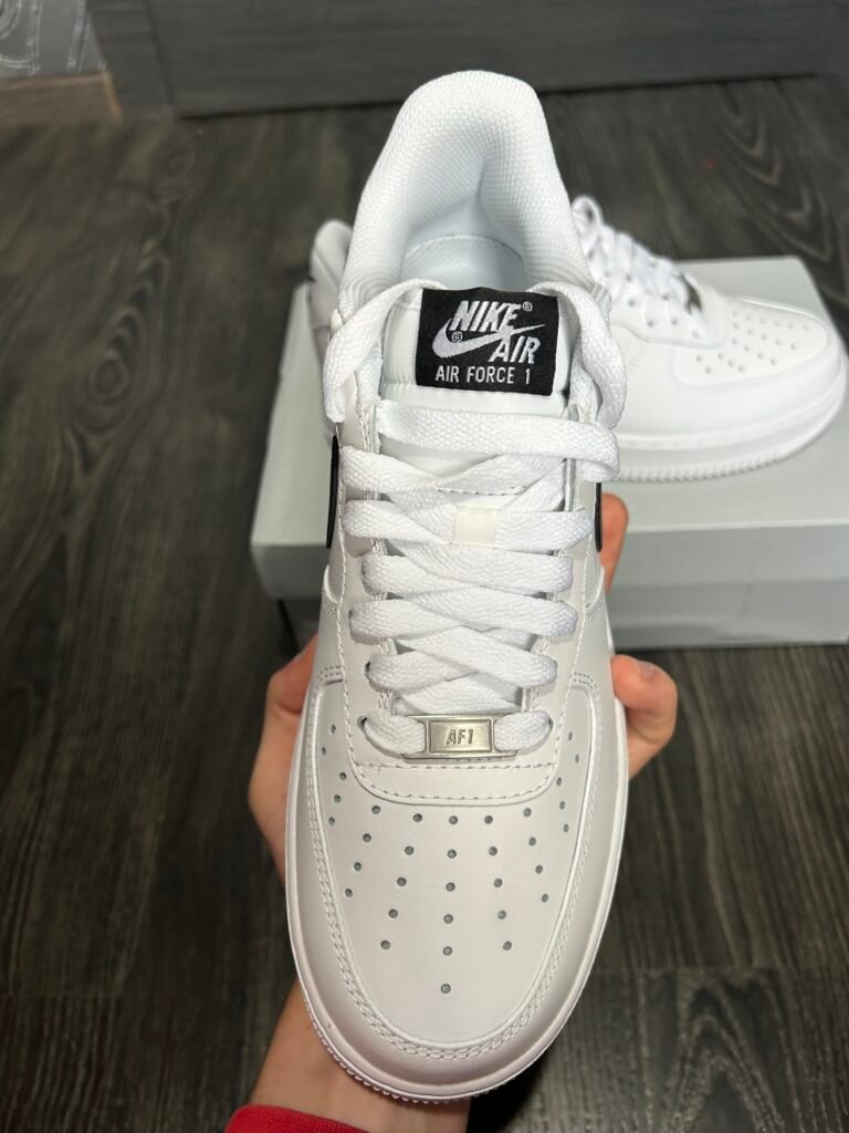 Nike Air Force 1’07 – Black & White