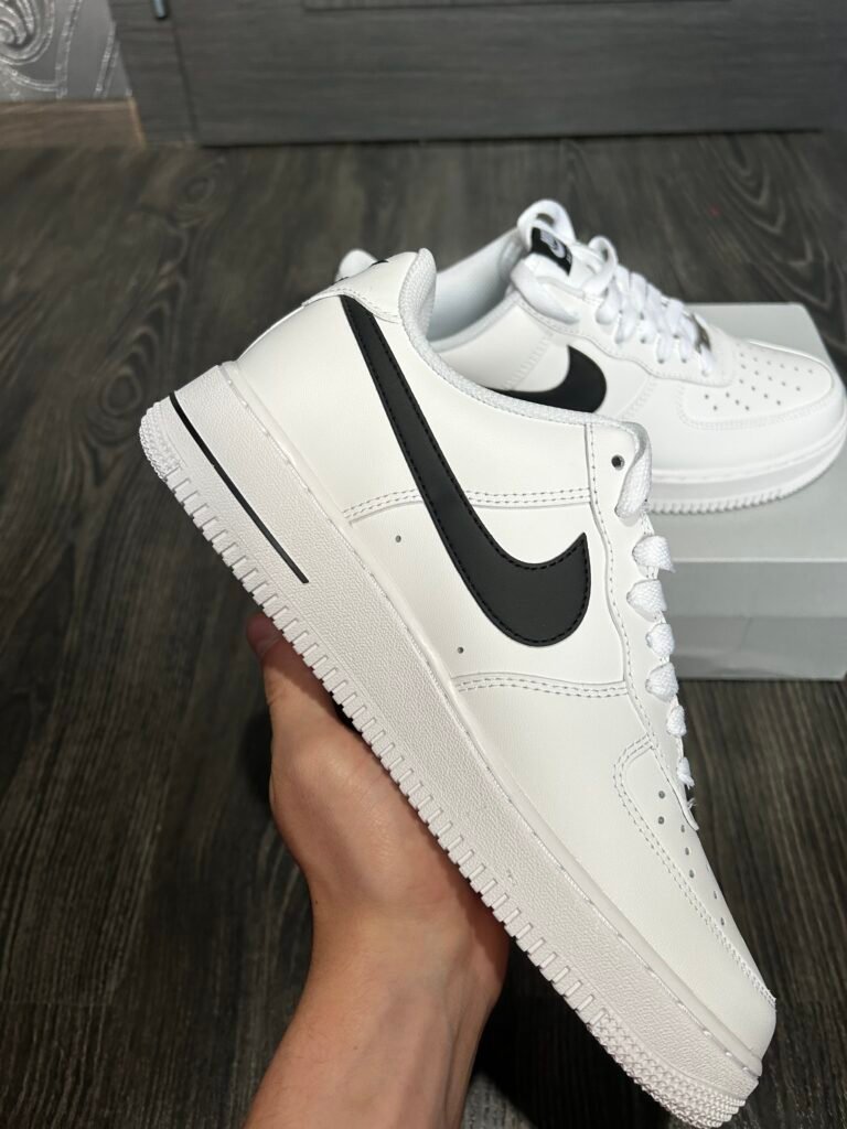 Nike Air Force 1’07 – Black & White