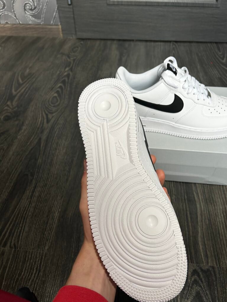 Nike Air Force 1’07 – Black & White
