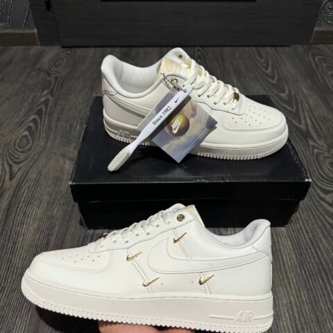 Nike Air Force 1’07 - Metallic Gold