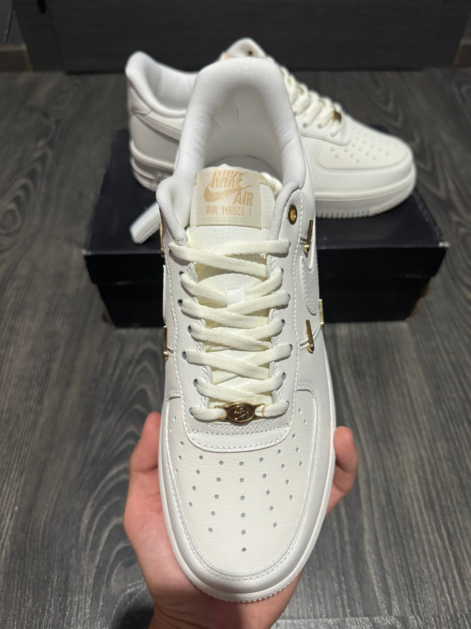 Nike Air Force 1’07 – Metallic Gold