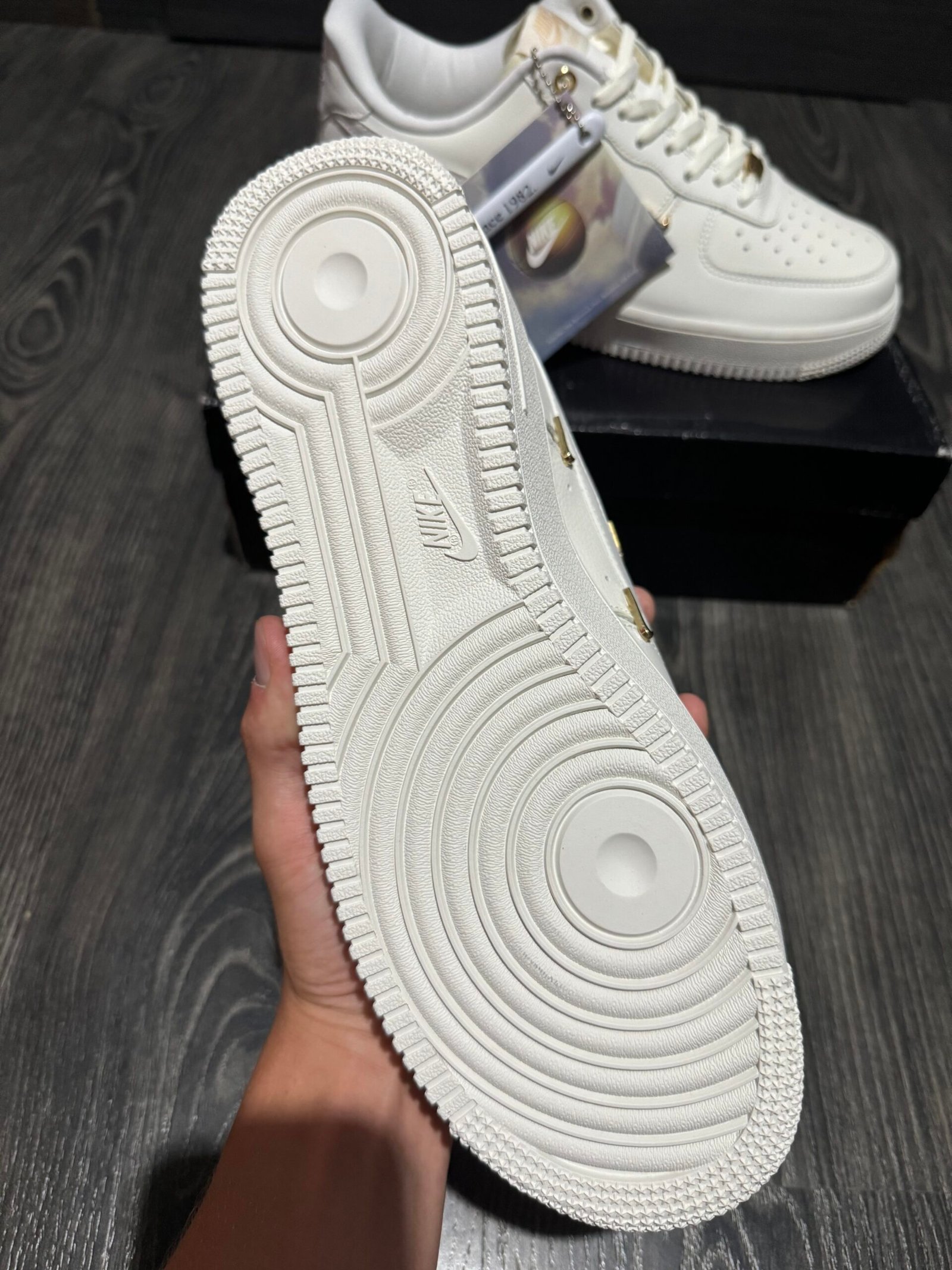 Nike Air Force 1’07 – Metallic Gold